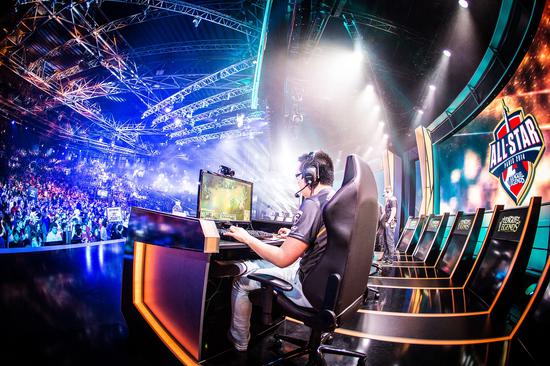 中国DOTA2战队三度进决赛却屡屡失利的背后故事